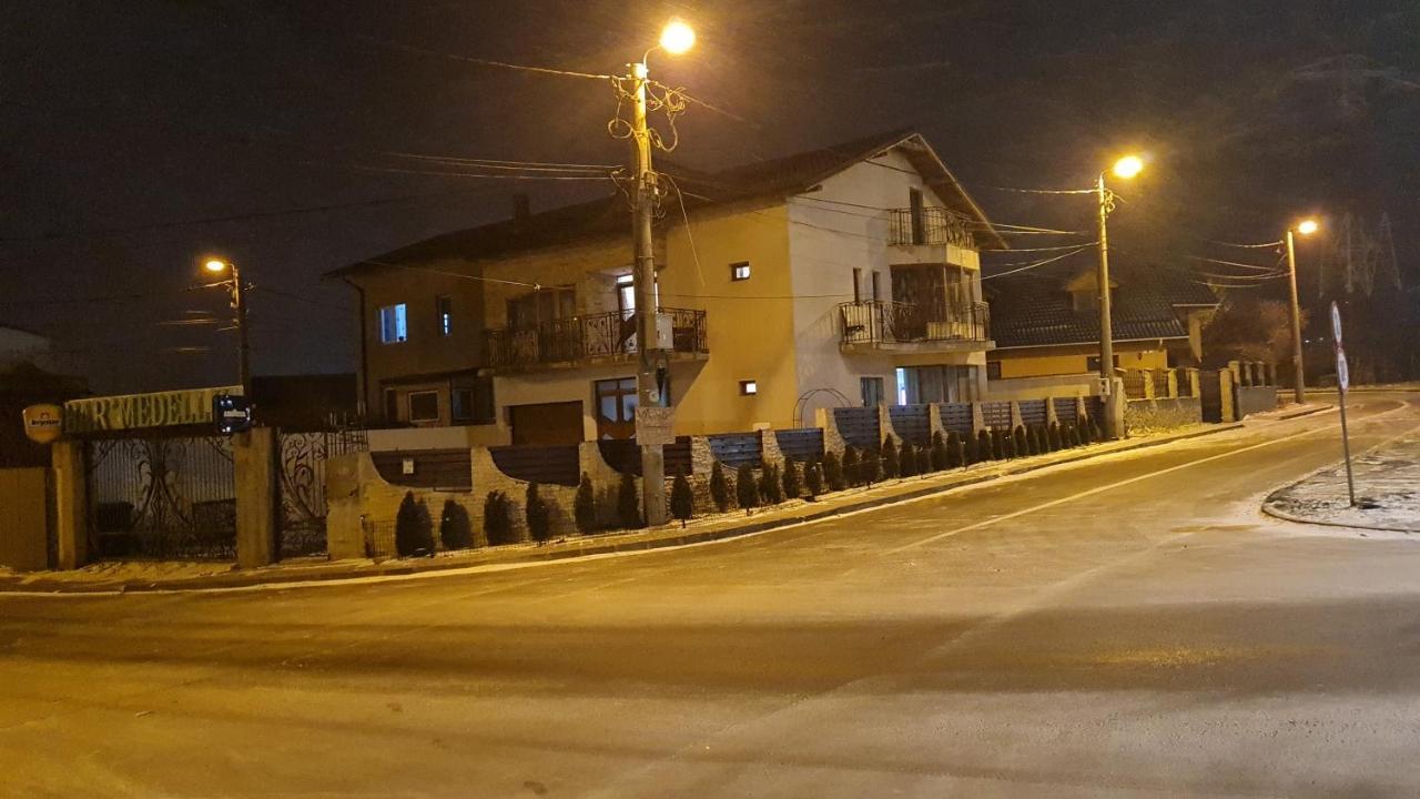 Pensiunea Medellin 图尔恰 外观 照片